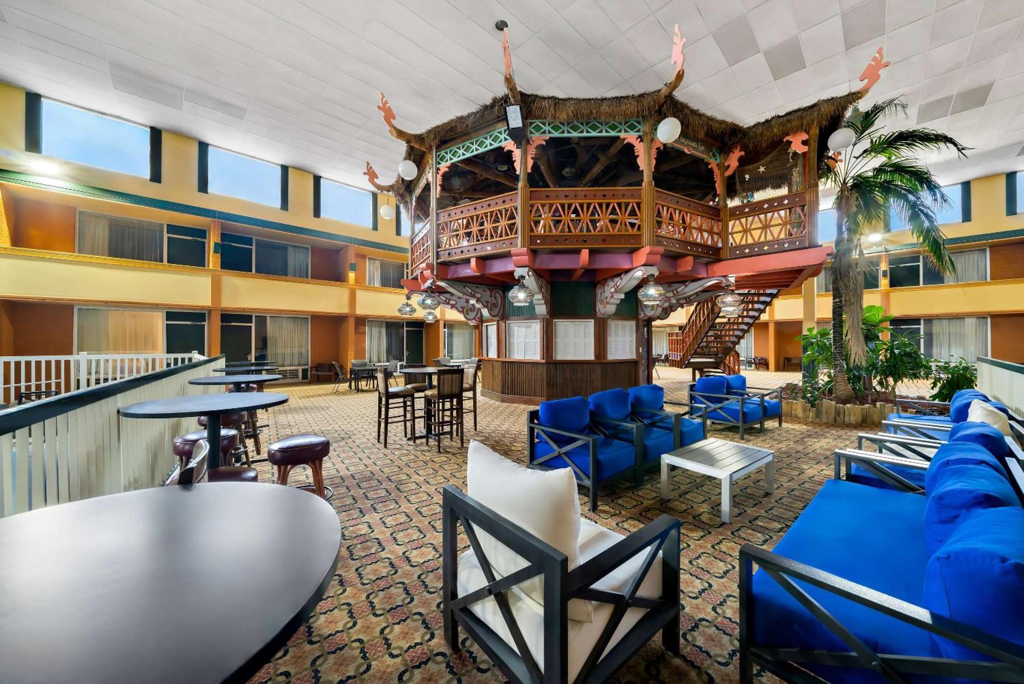 รามาดา บาย วินด์แฮม เคิร์นนีย์ Hotel ภายนอก รูปภาพ