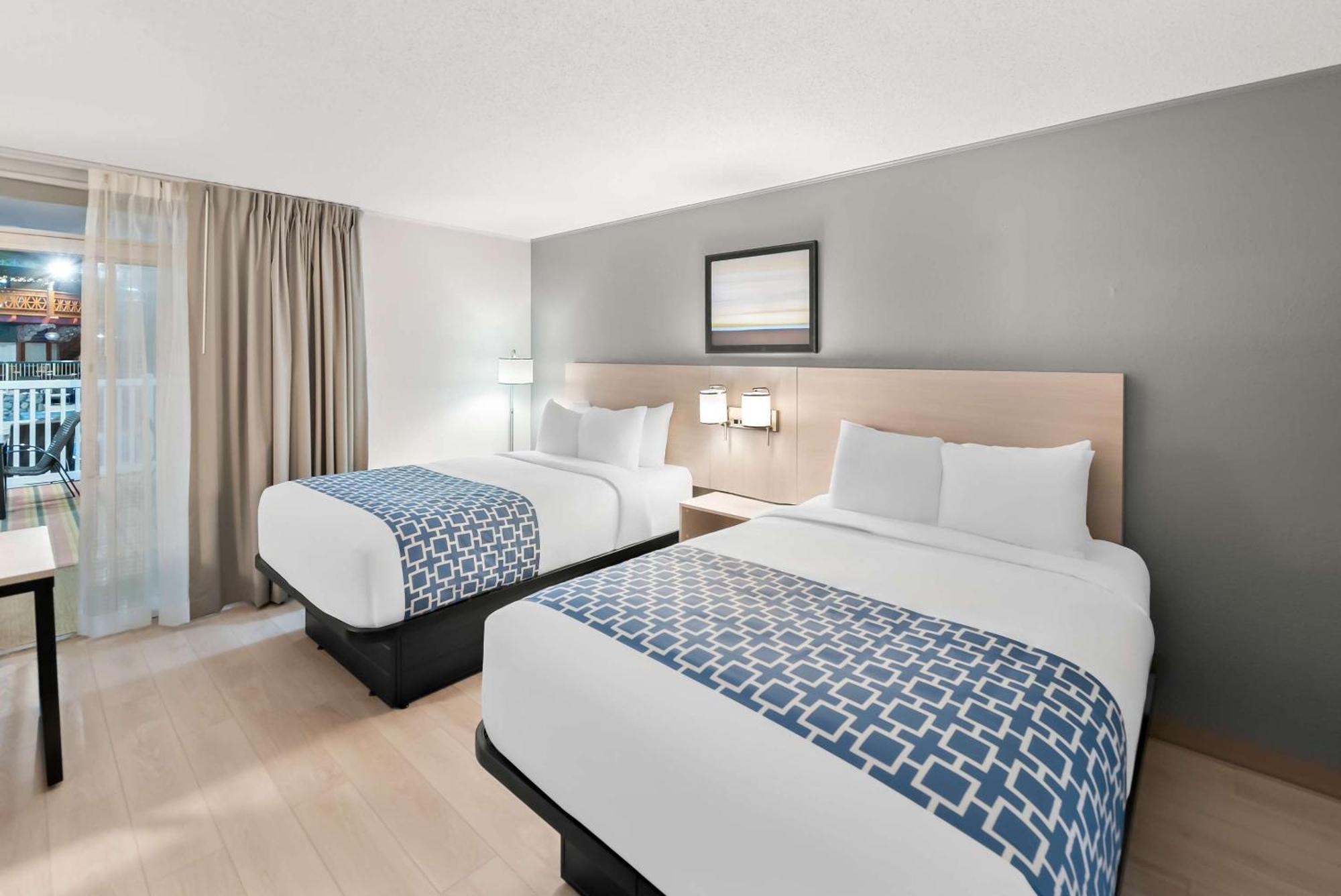 รามาดา บาย วินด์แฮม เคิร์นนีย์ Hotel ภายนอก รูปภาพ