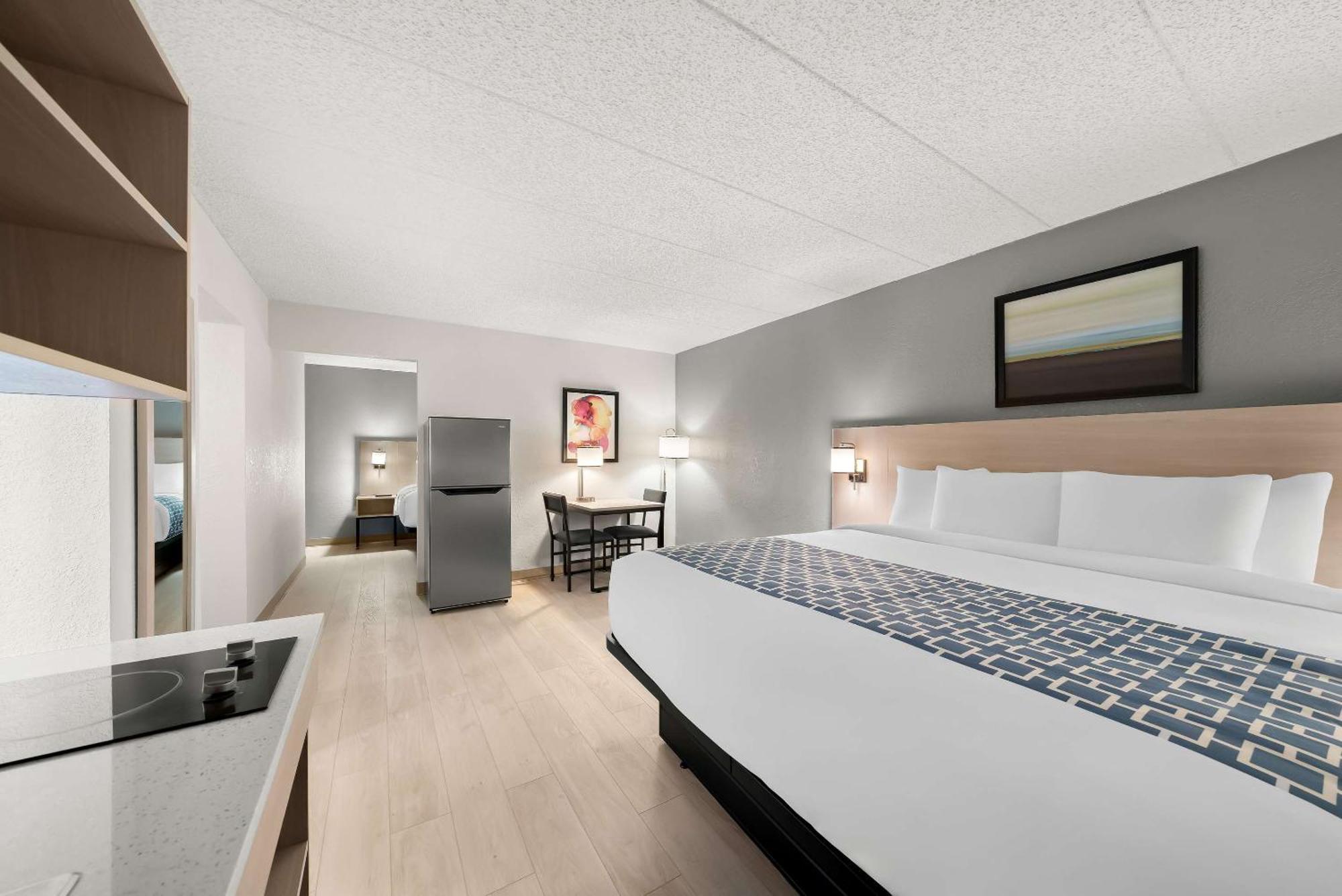 รามาดา บาย วินด์แฮม เคิร์นนีย์ Hotel ภายนอก รูปภาพ