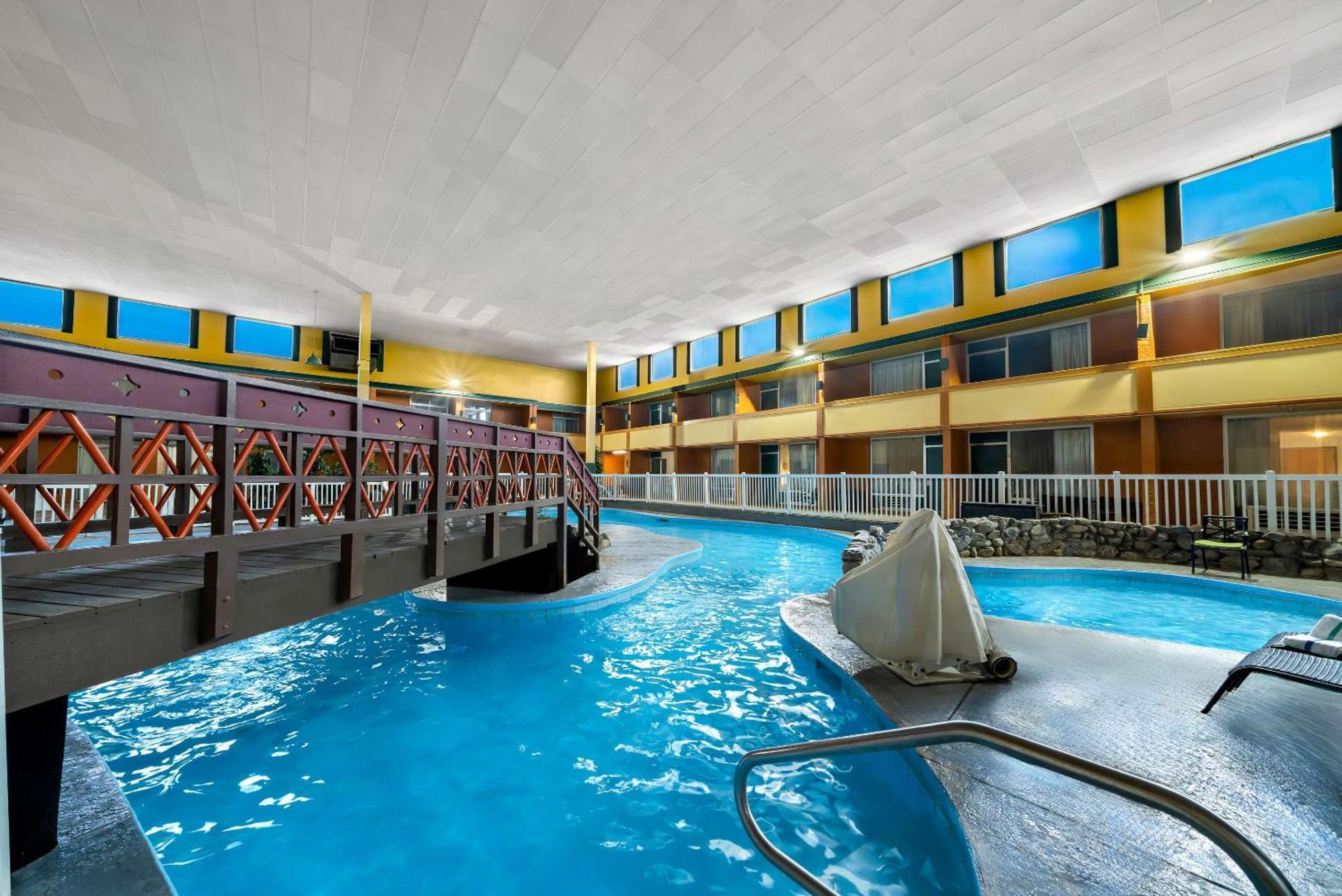 รามาดา บาย วินด์แฮม เคิร์นนีย์ Hotel ภายนอก รูปภาพ