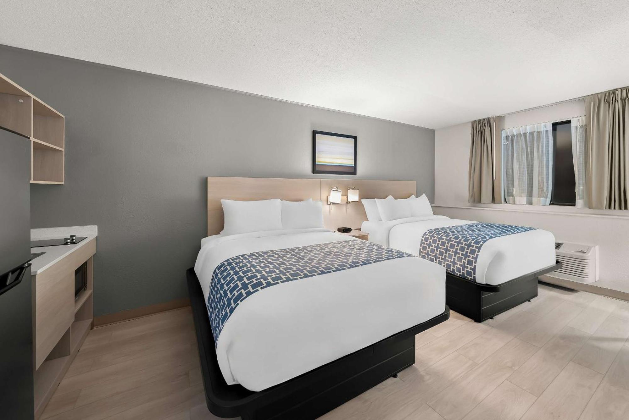 รามาดา บาย วินด์แฮม เคิร์นนีย์ Hotel ภายนอก รูปภาพ